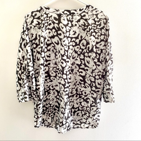 The Limited gray and white print blouse - Picture 2 of 6